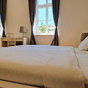 rezervați aici